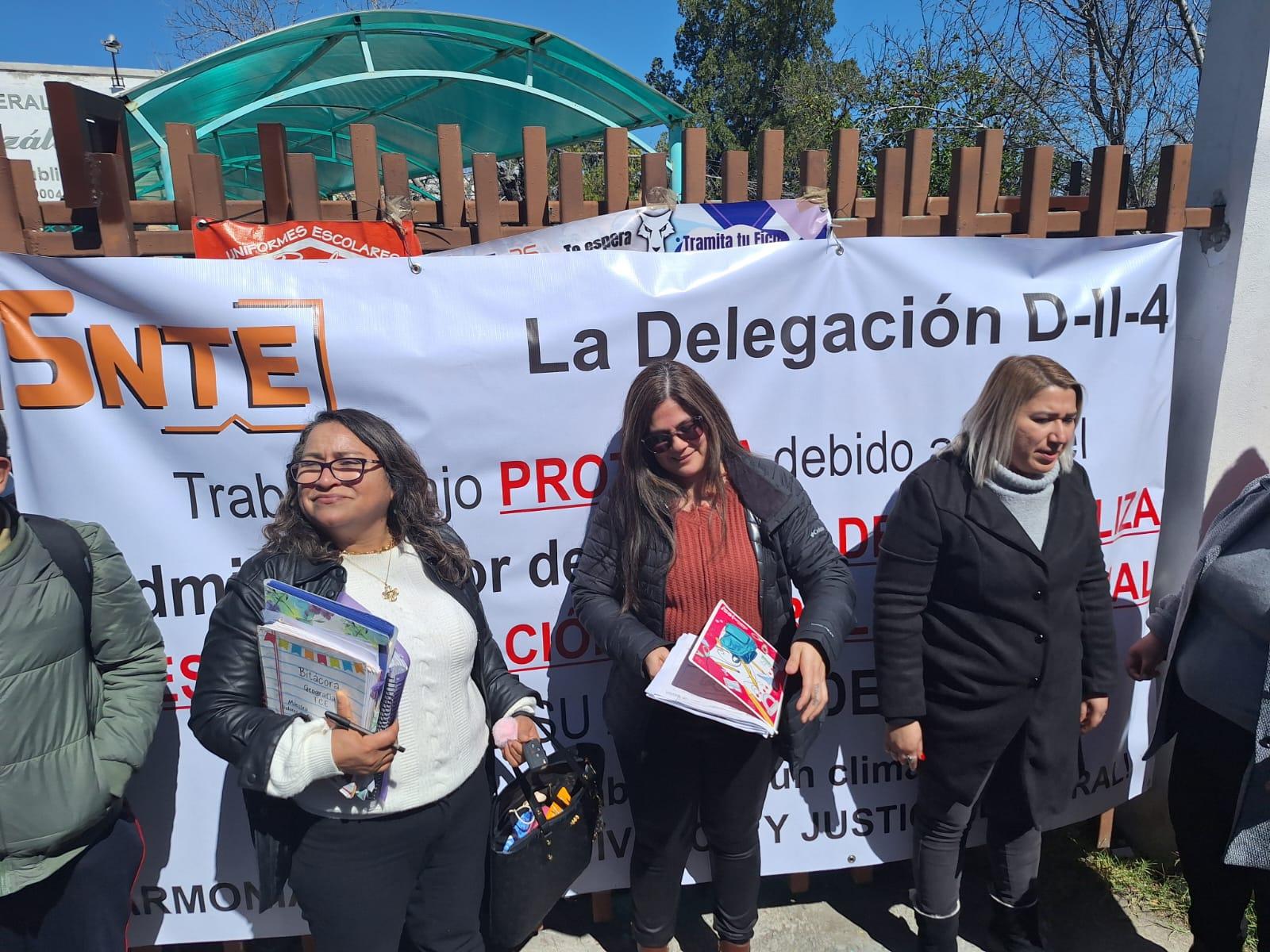 Protestan maestros de Secundaria Uno