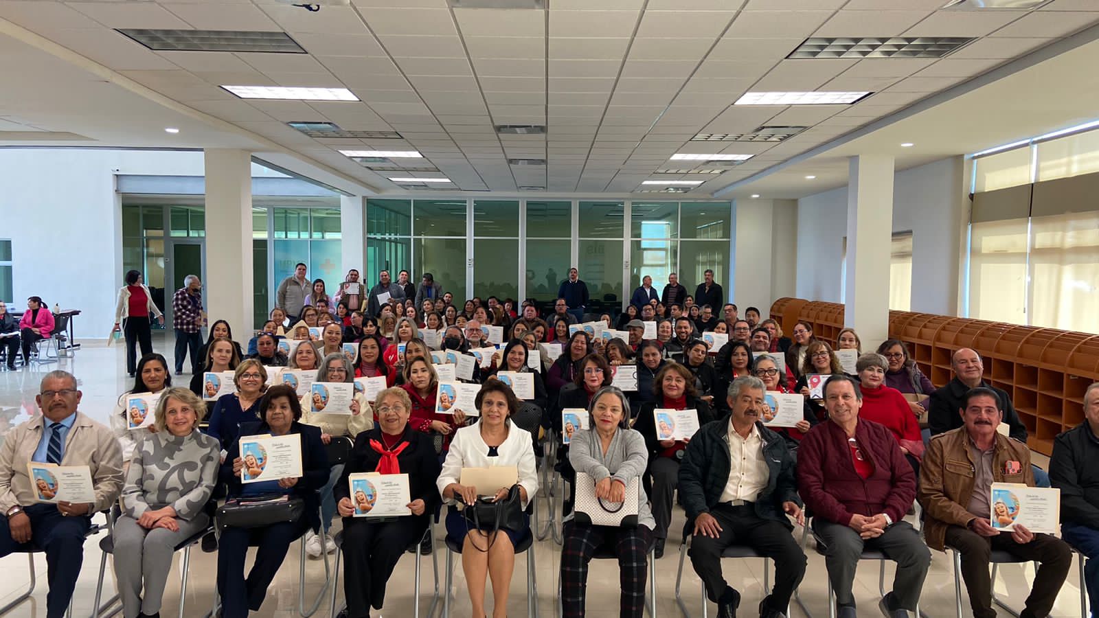 Reciben reconocimiento docentes de idioma inglés