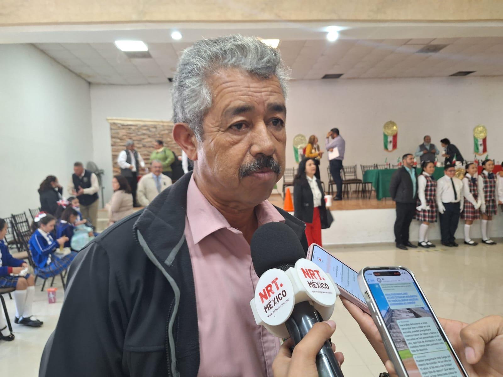 Herméticos maestros de la 76 en protesta