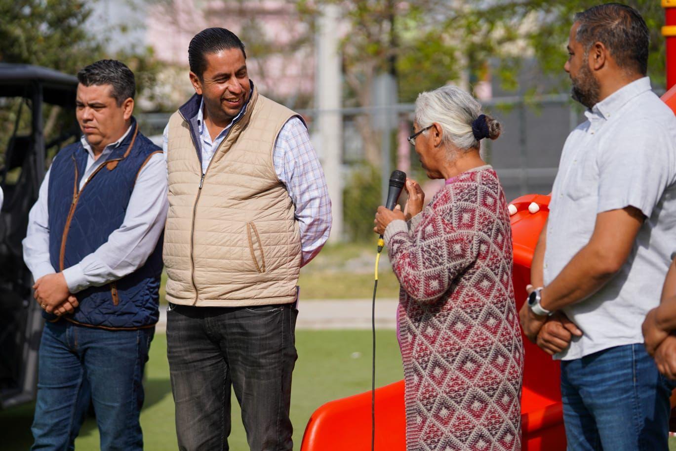 Cumple Chema a familias de Manantiales del Valle