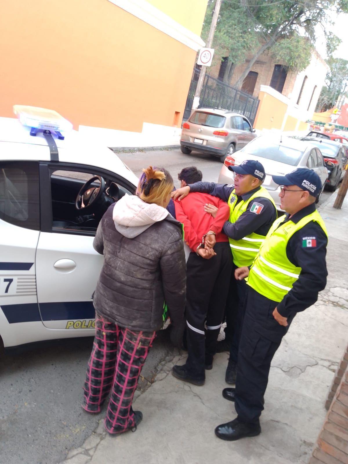 Joven saltillense agrede a pareja 