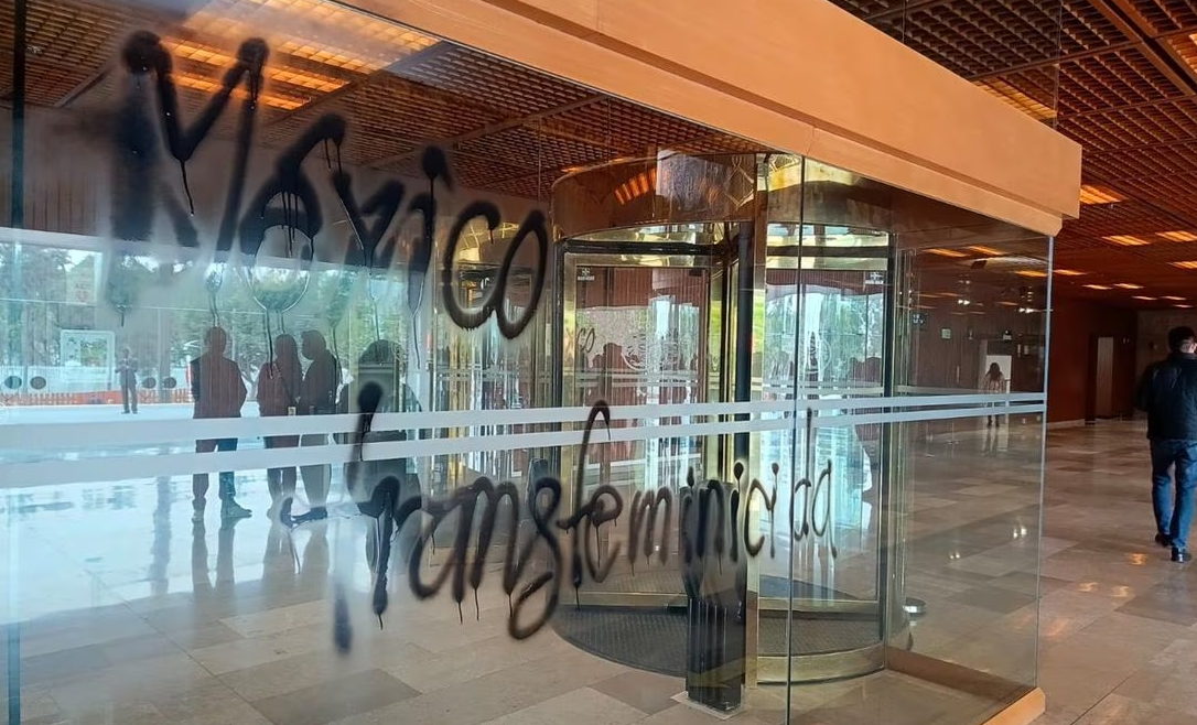 Personas trans bloquean accesos al pleno de Diputados; piden aprobar Ley Integral Trans