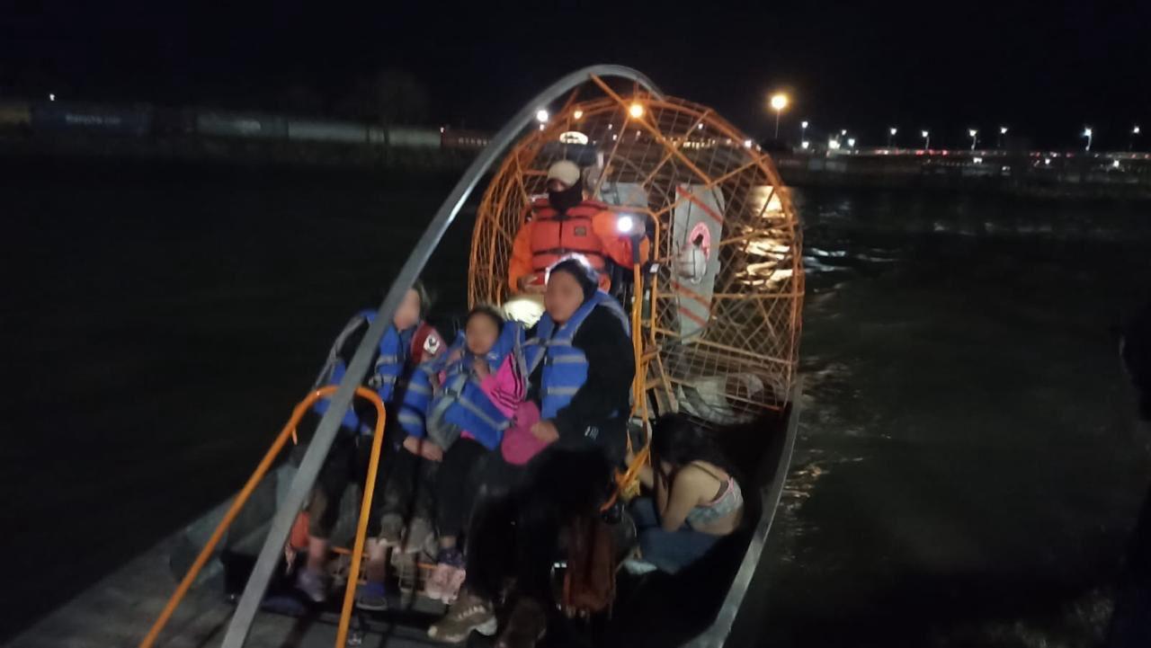 Rescata Grupo Beta a 11 migrantes del Río Bravo