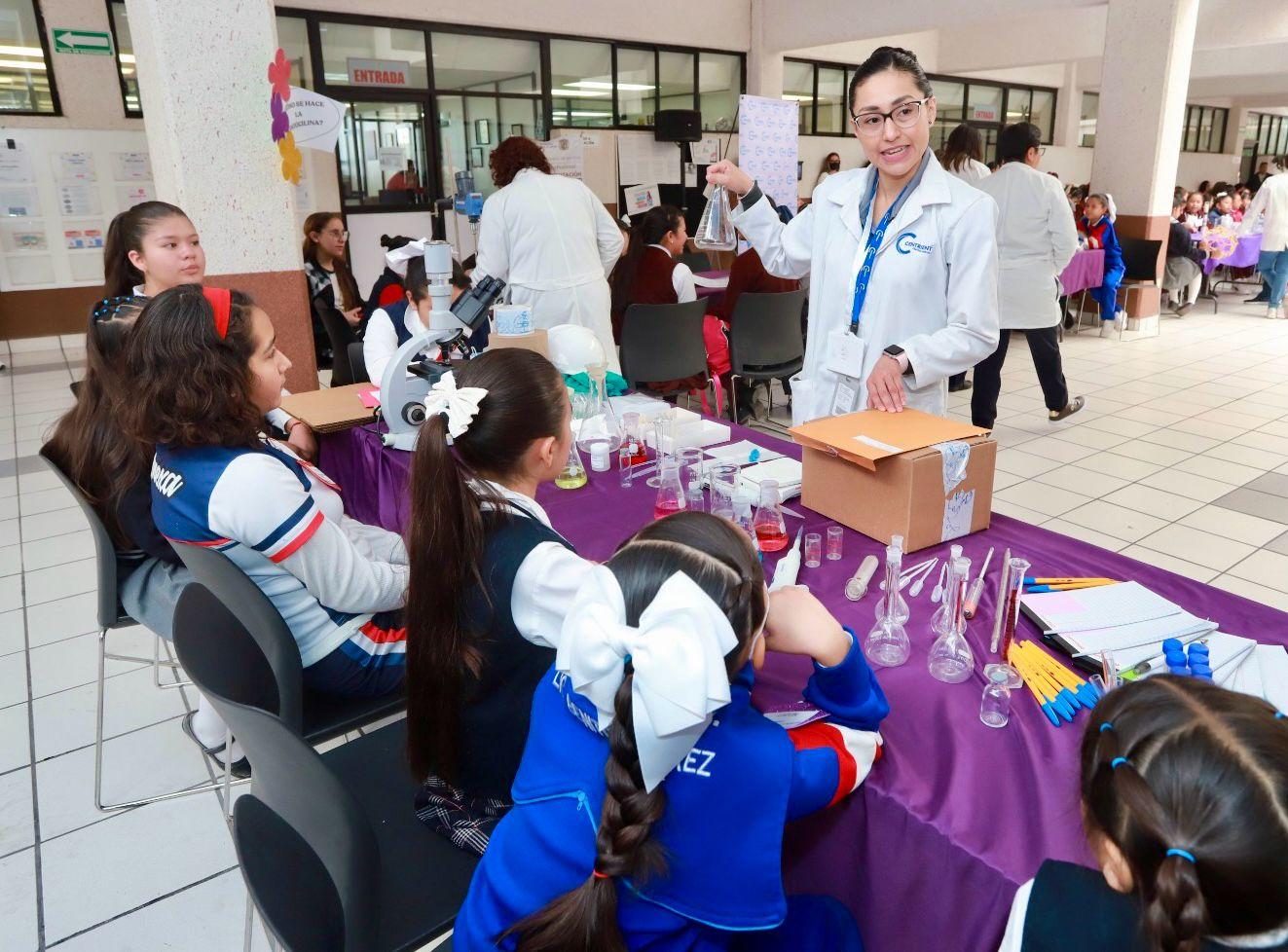 Todo un éxito, Feria femenina de Ciencia