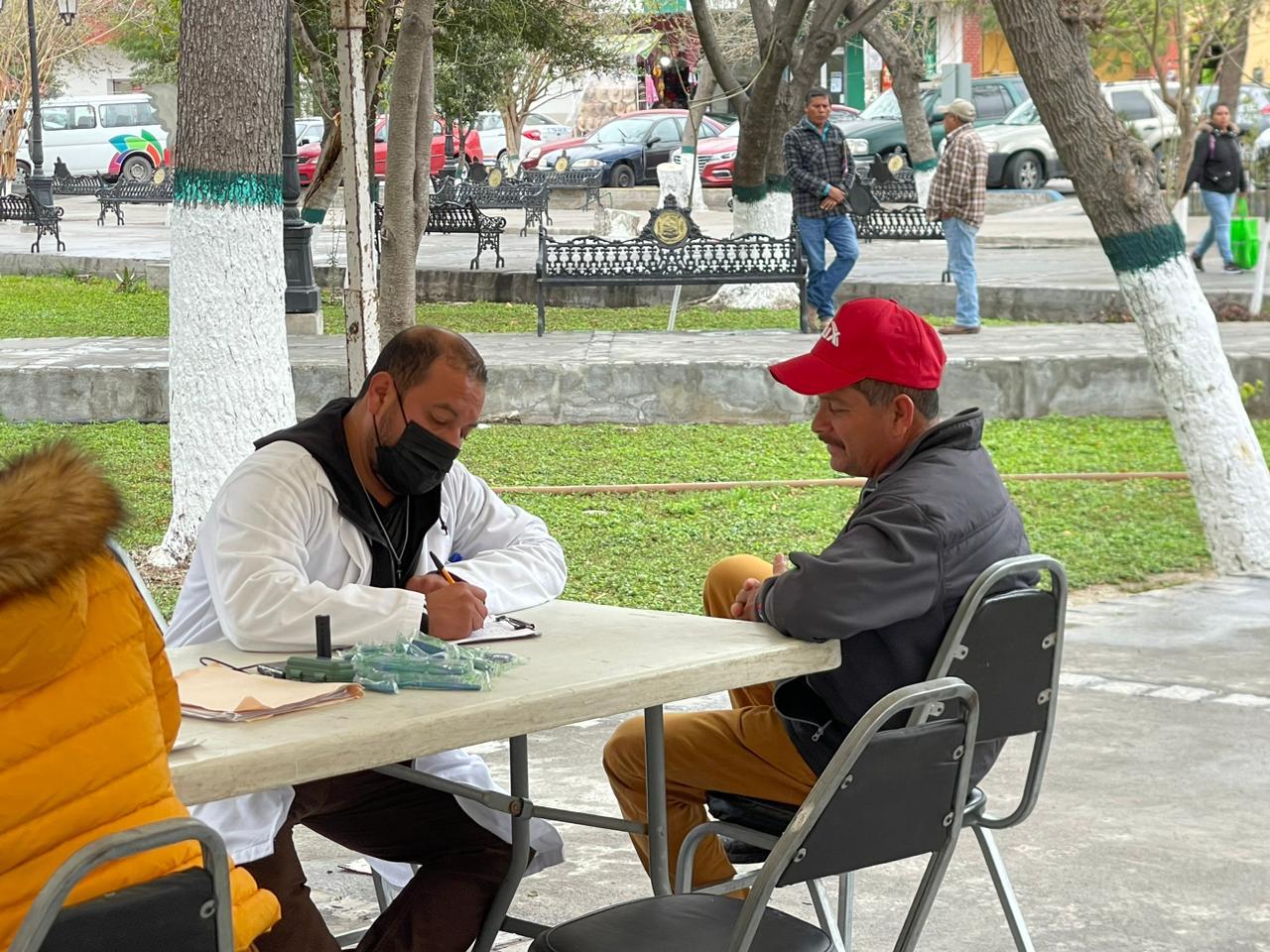 Asisten ciudadanos a Jornadas de Salud