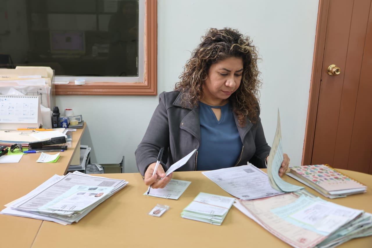 Extienden fecha para entrega de media cartilla