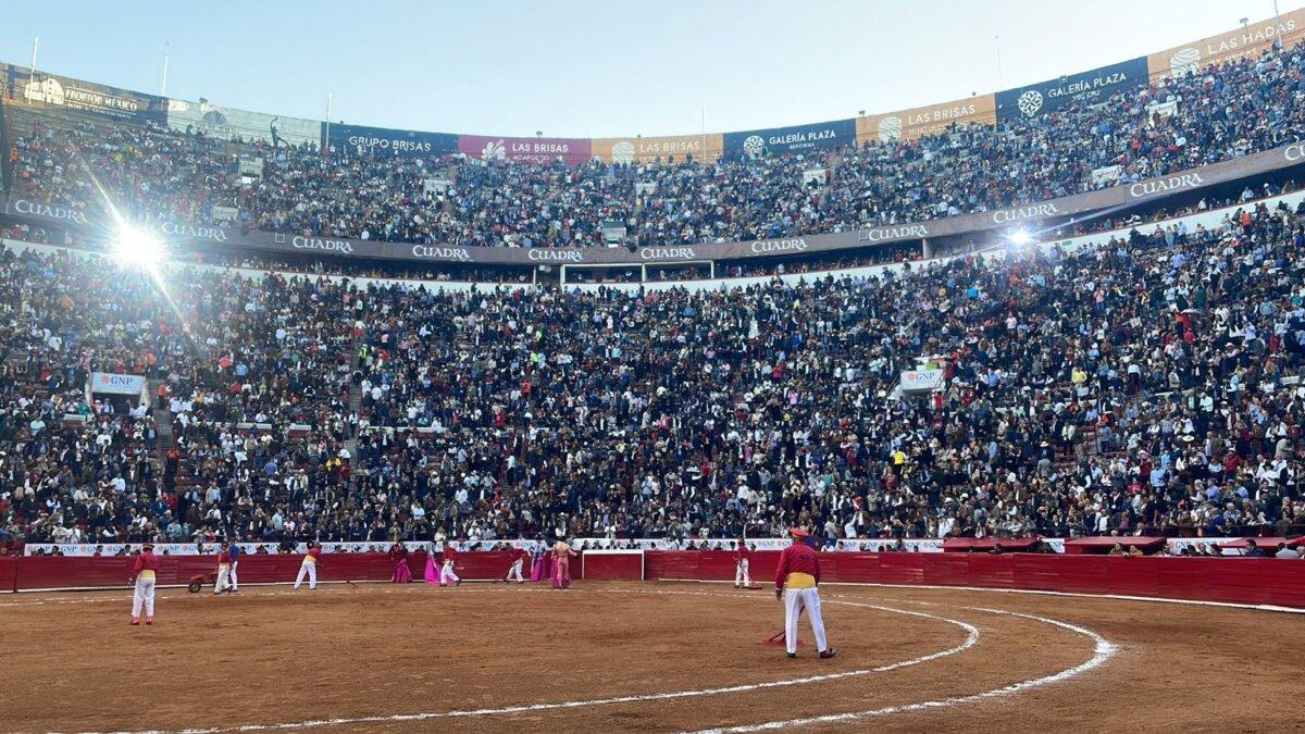 Sí hubo corrida de toros en la plaza México