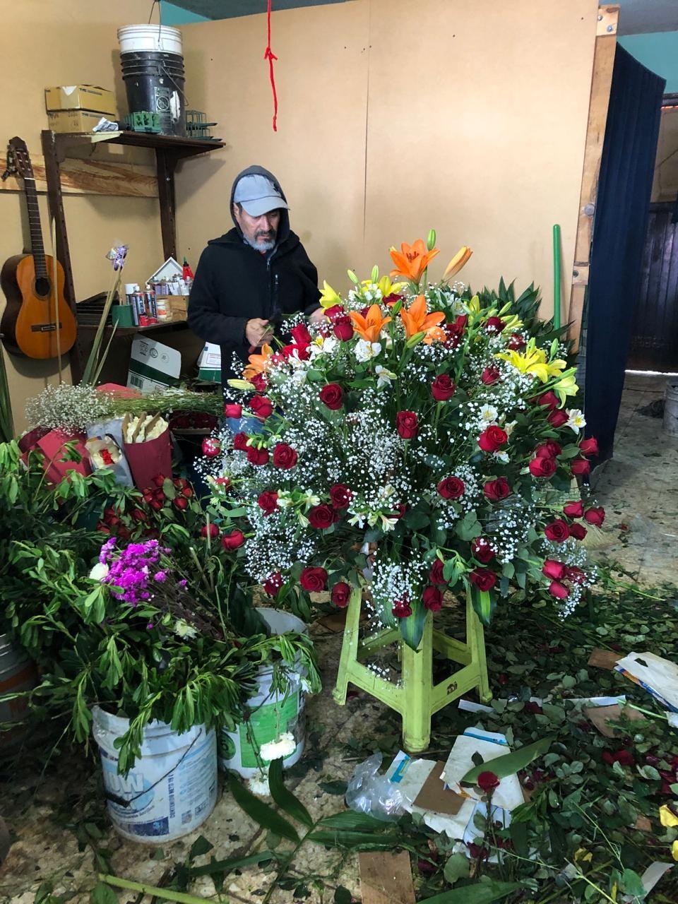 No escatiman en flores “amantes a la antigua”