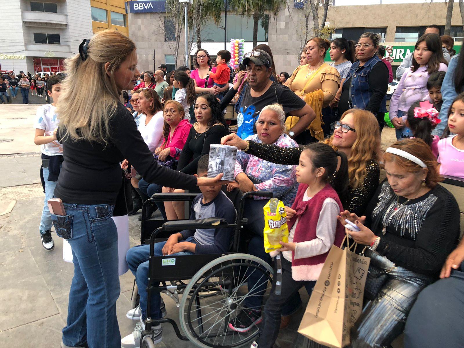 Se vuelca solidaridad y colaboran por Max