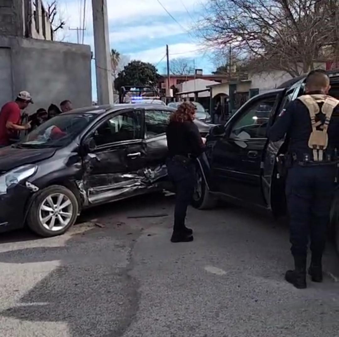 Provoca accidente un joven conductor