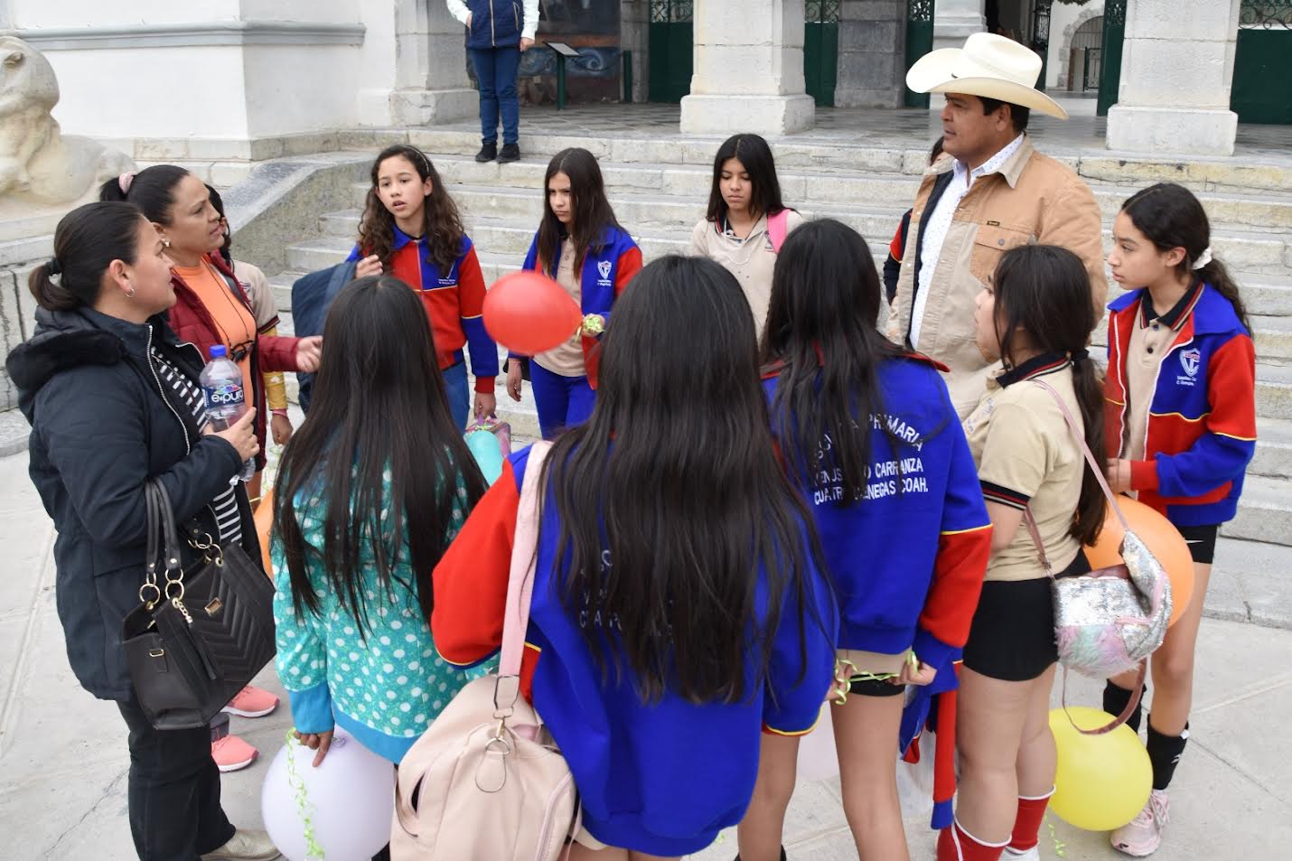 Acuden estudiantes a encuentros deportivos