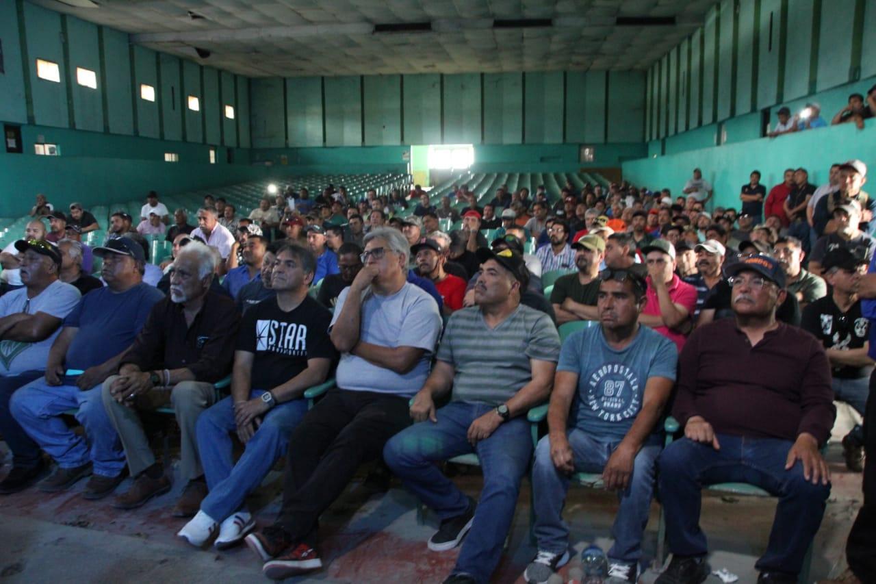 EXHIBEN NEGOCIA LEIJA DESCUENTO SALARIAL A OBREROS