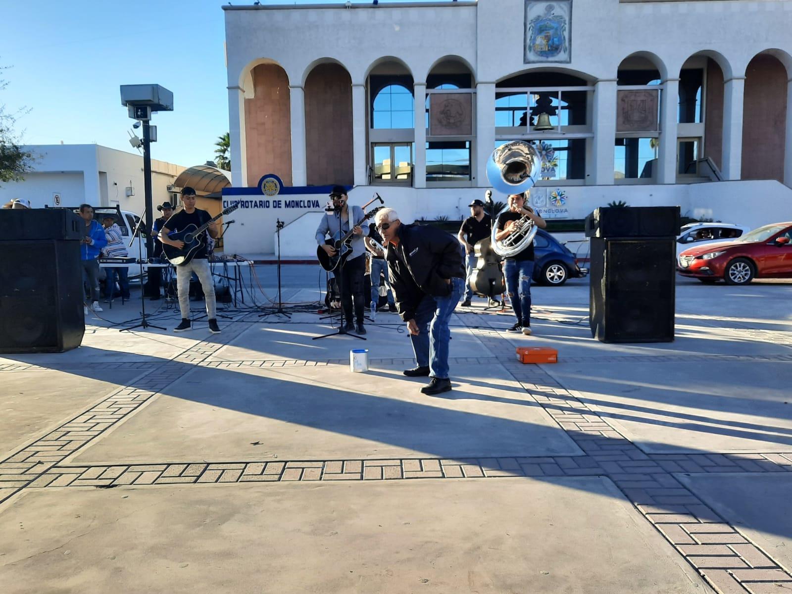 Hacen en la plaza evento por Max