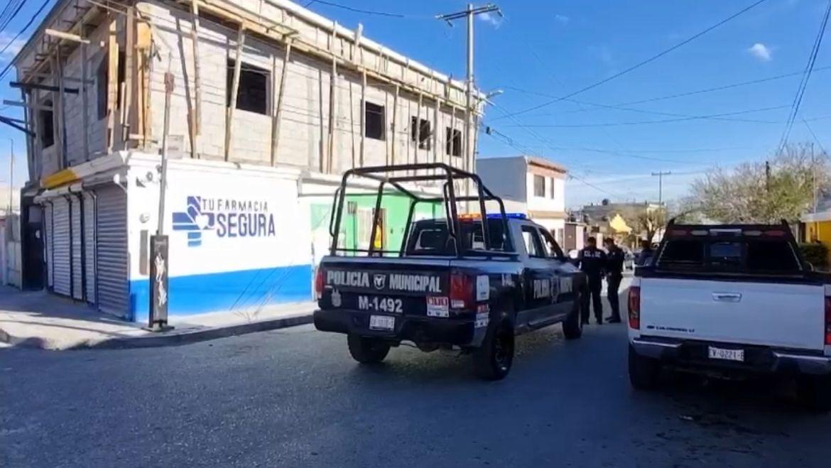 Joven recibe descarga y cae desde 5 metros