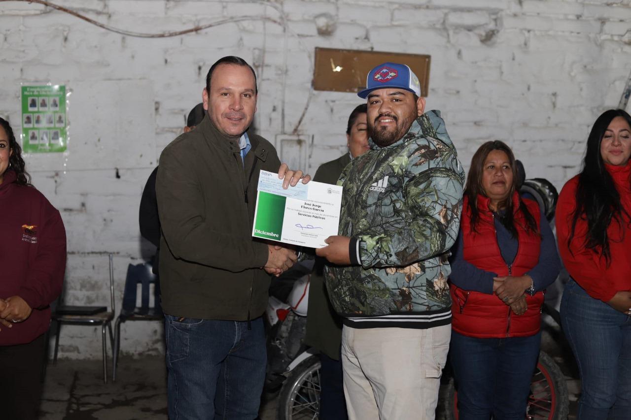Reconoce el Alcalde a empleados destacados