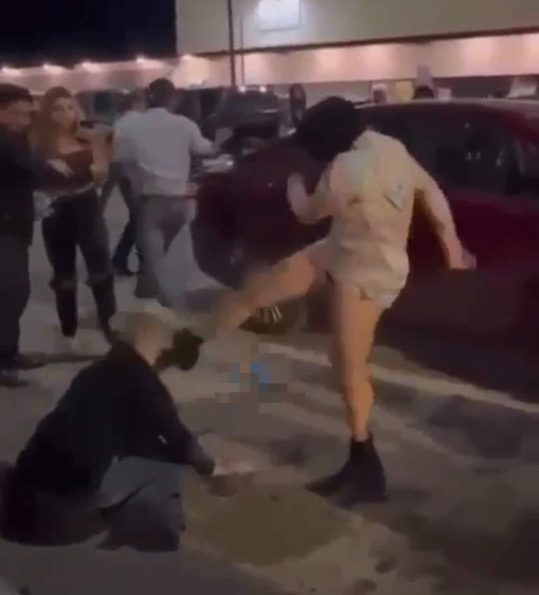 Queda mujer inconsciente ¡tras golpiza de otra mujer!