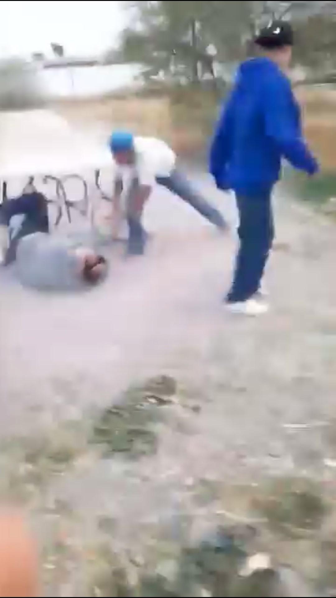 Recibe menor salvaje golpiza; detienen a 4 