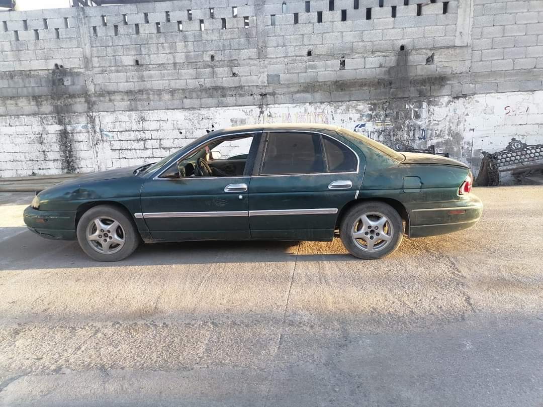 Lo reportan con fierro y huye de autoridades