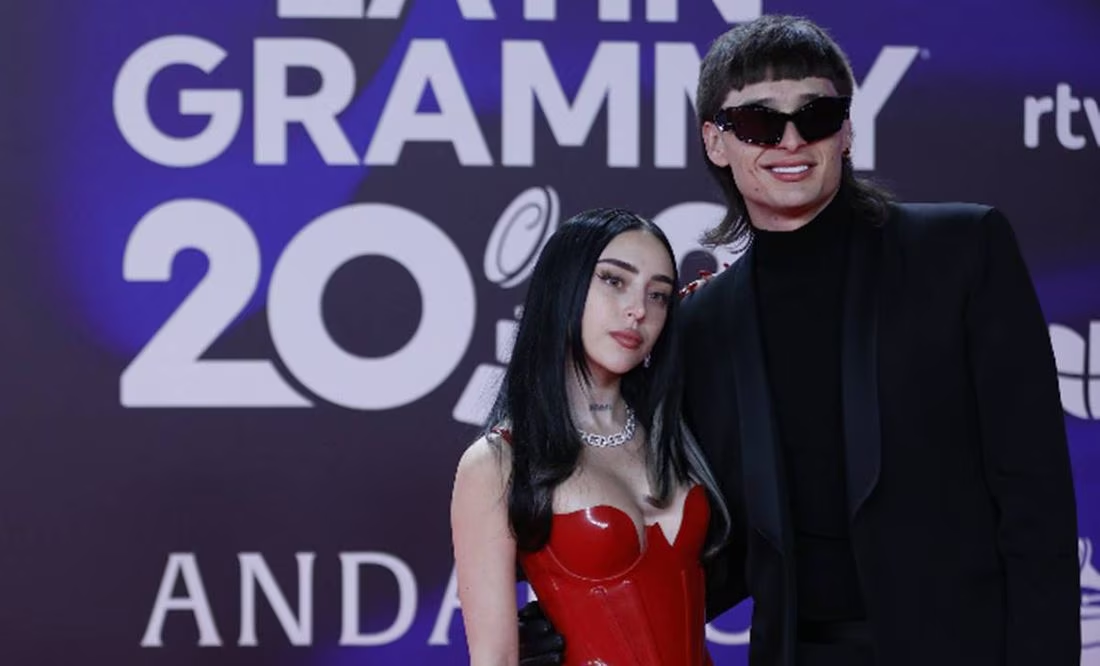 Se lanzan contra Peso Pluma por infidelidad a Nicki Nicole: lo llaman «Perro Pluma» y «Doble Perro»