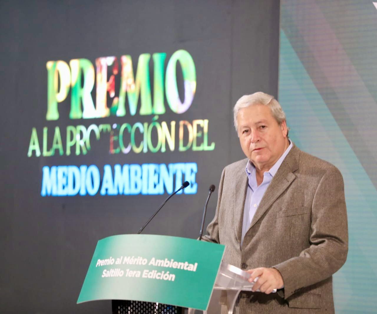 Entrega Chema Fraustro Premio al Mérito Ambiental Saltillo 1ª Edición