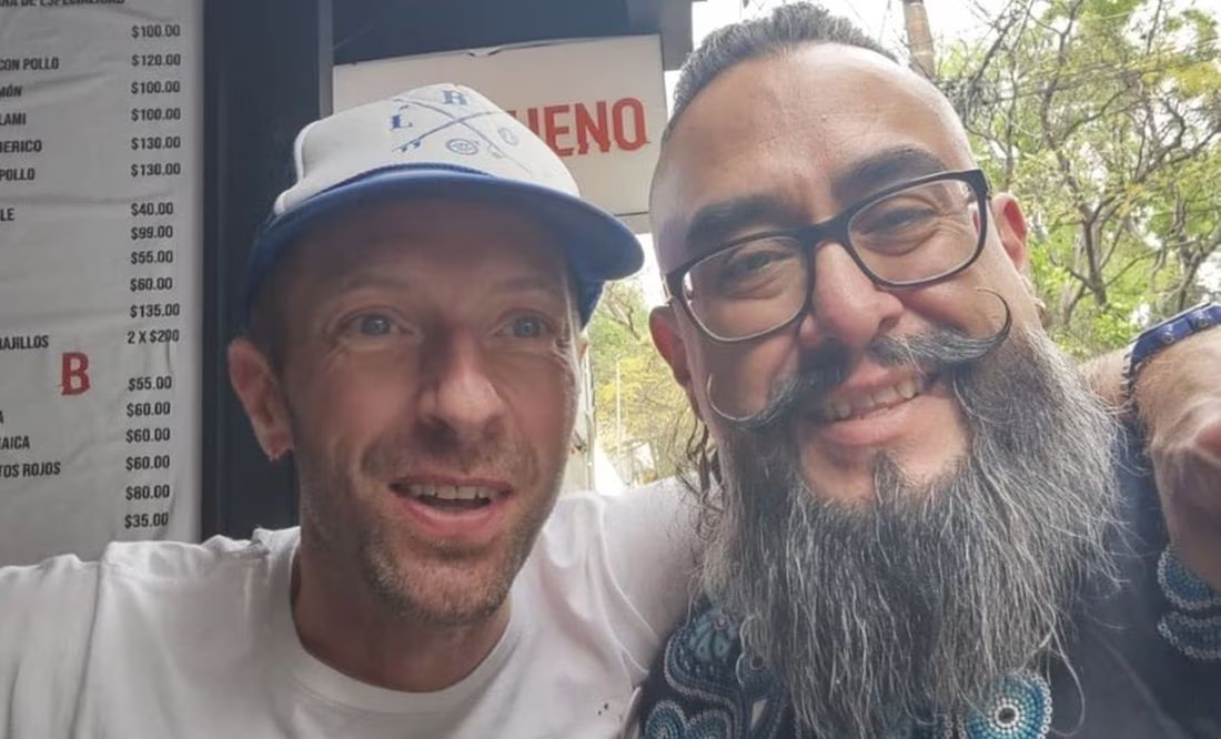 Captan a Chris Martin, vocalista de Coldplay, en una barbería de CDMX: «que suerte tuvo mi cuate»