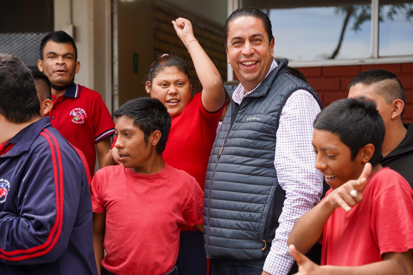 Equipa Ramos Arizpe tres centros educativos