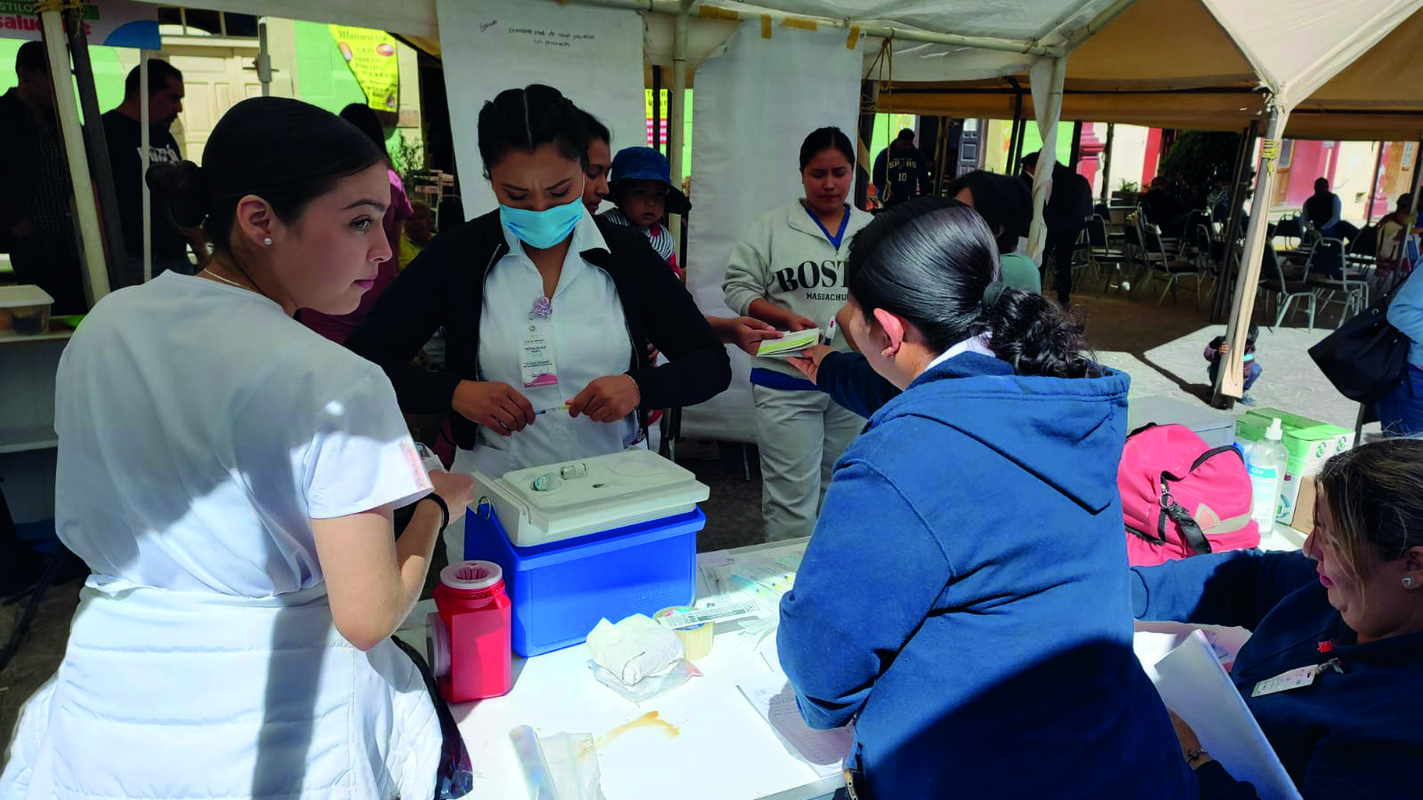 Ofrecen servicios médicos a parrenses