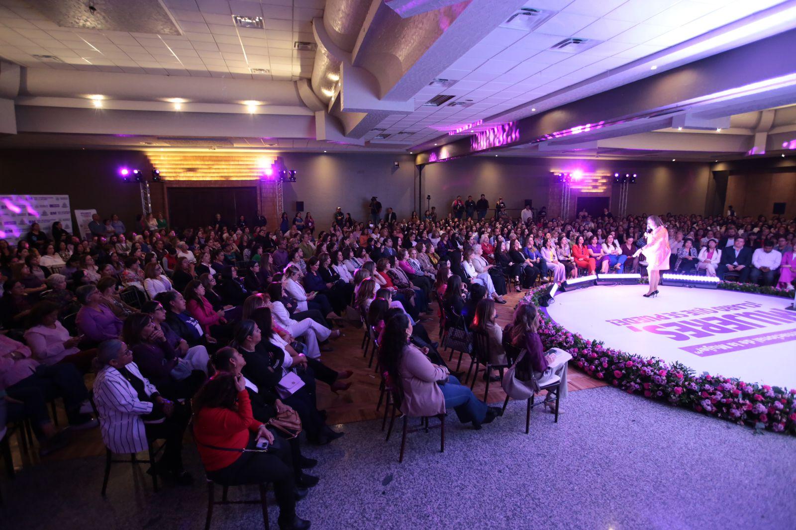 Empodera Rosario Marín a mujeres coahuilenses