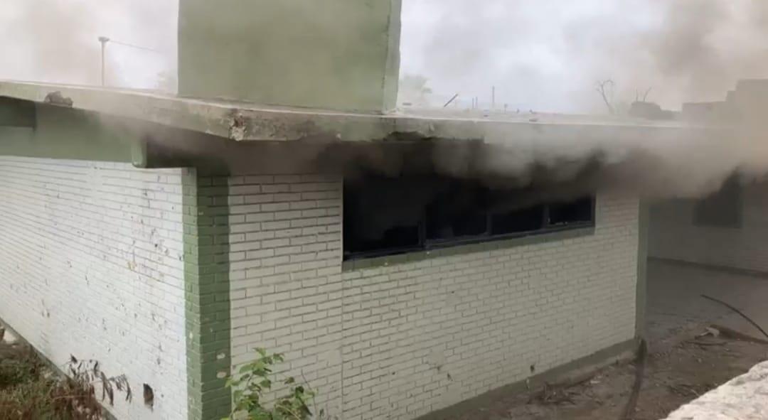 Arde antiguo cuartel militar
