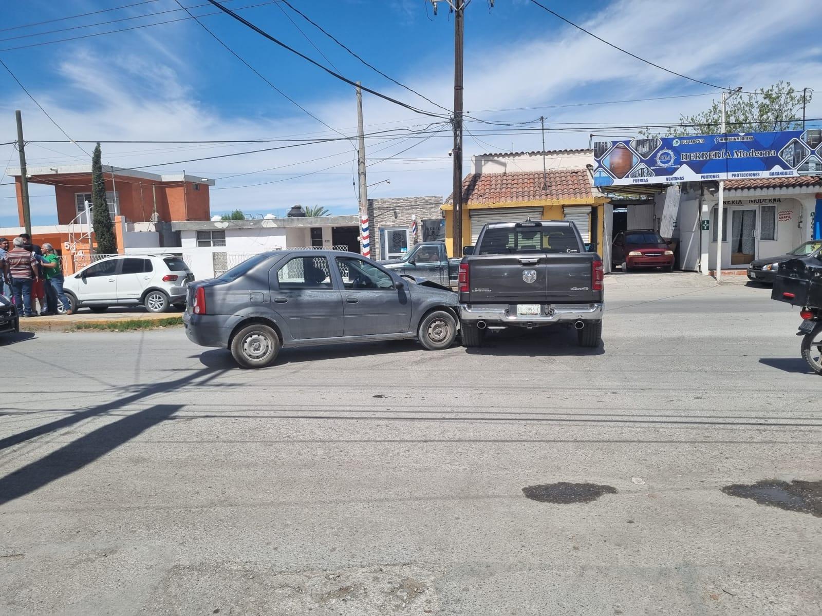 Cuantiosos daños en aparatoso accidente