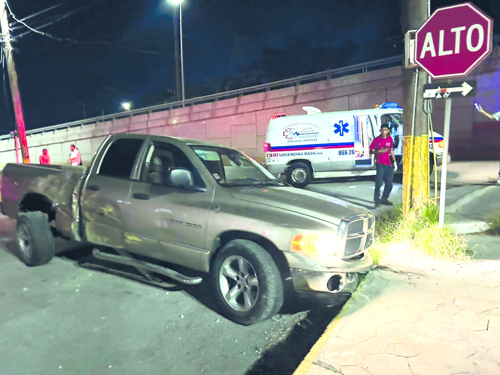 A exceso de velocidad sufre fuerte accidente