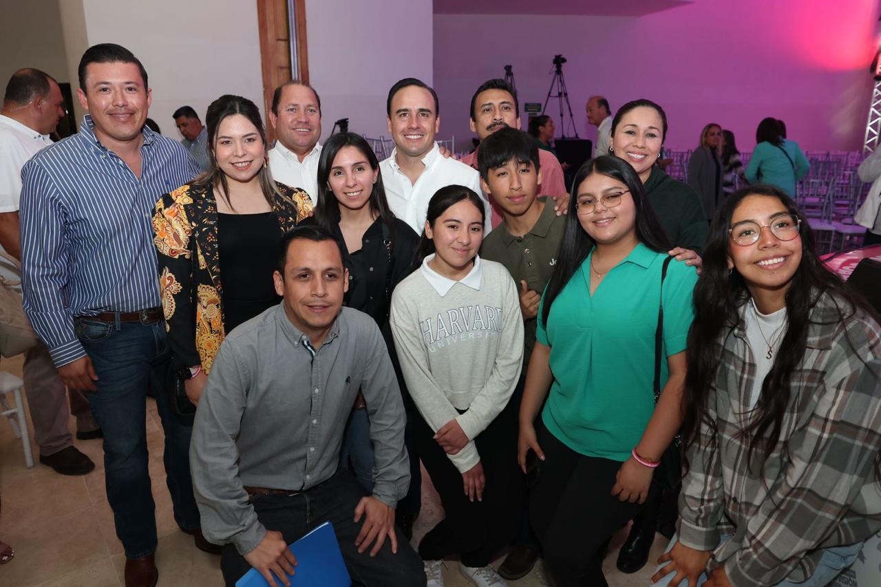 Recibe Manolo Jiménez propuestas a Coahuila Visión 2030