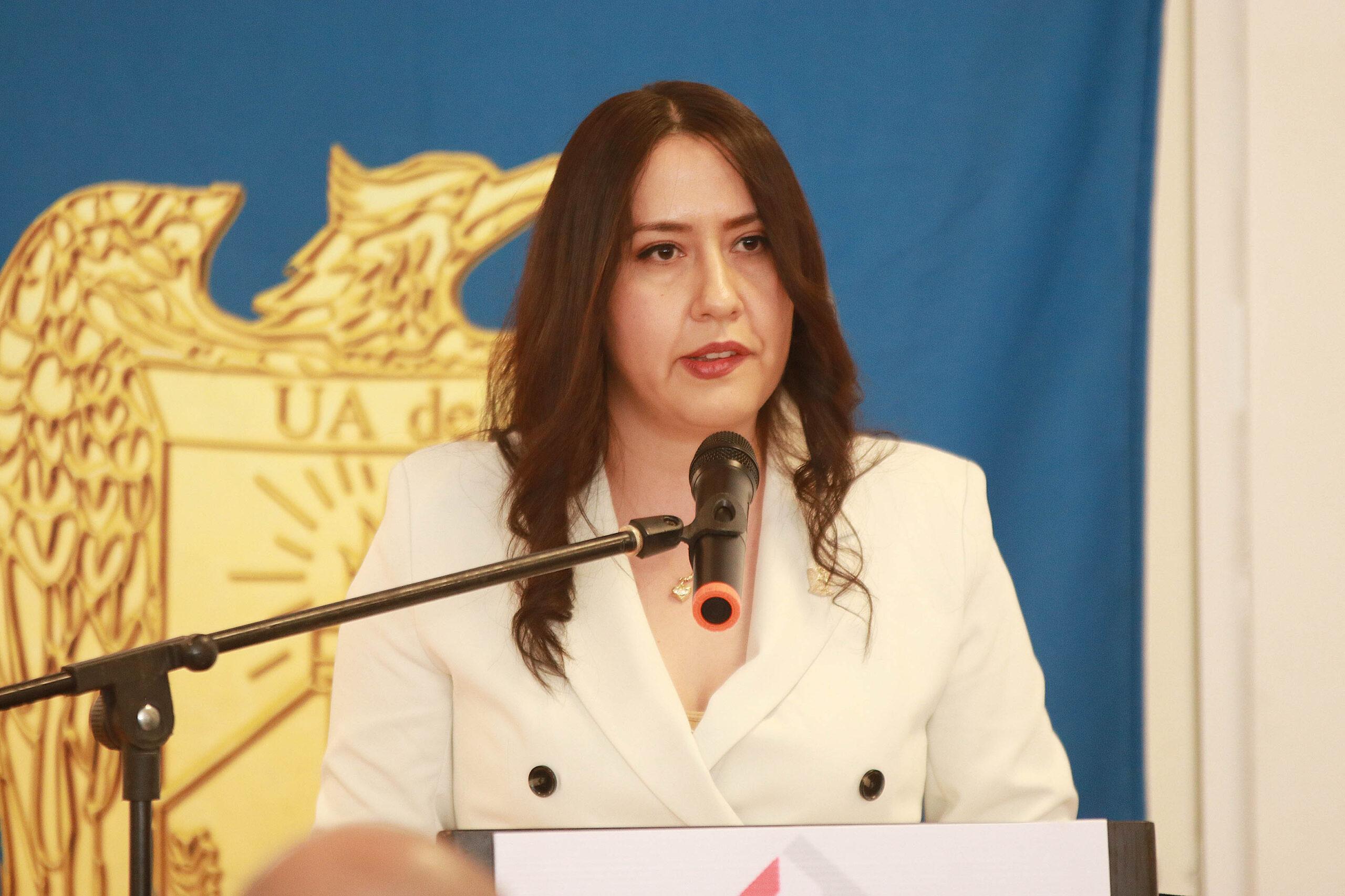 Protesta la primera directora de la Facultad de Sistemas