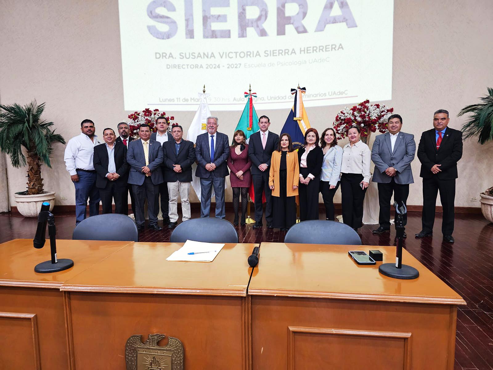 Toma Rector protesta a  Directora de Psicología