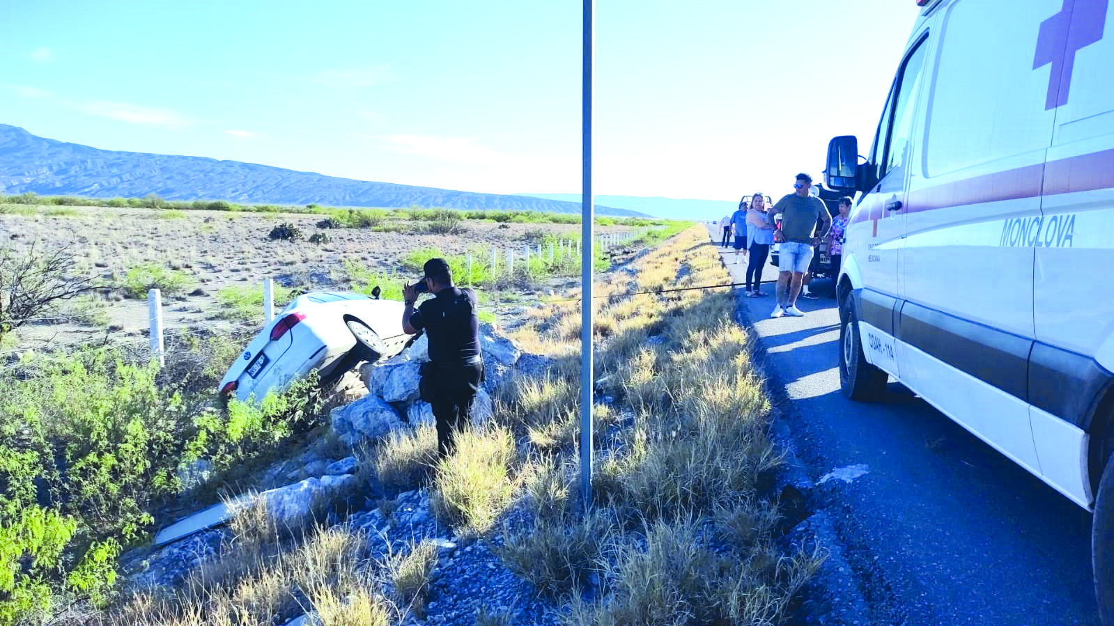 Paisanos protagonizan aparatoso accidente