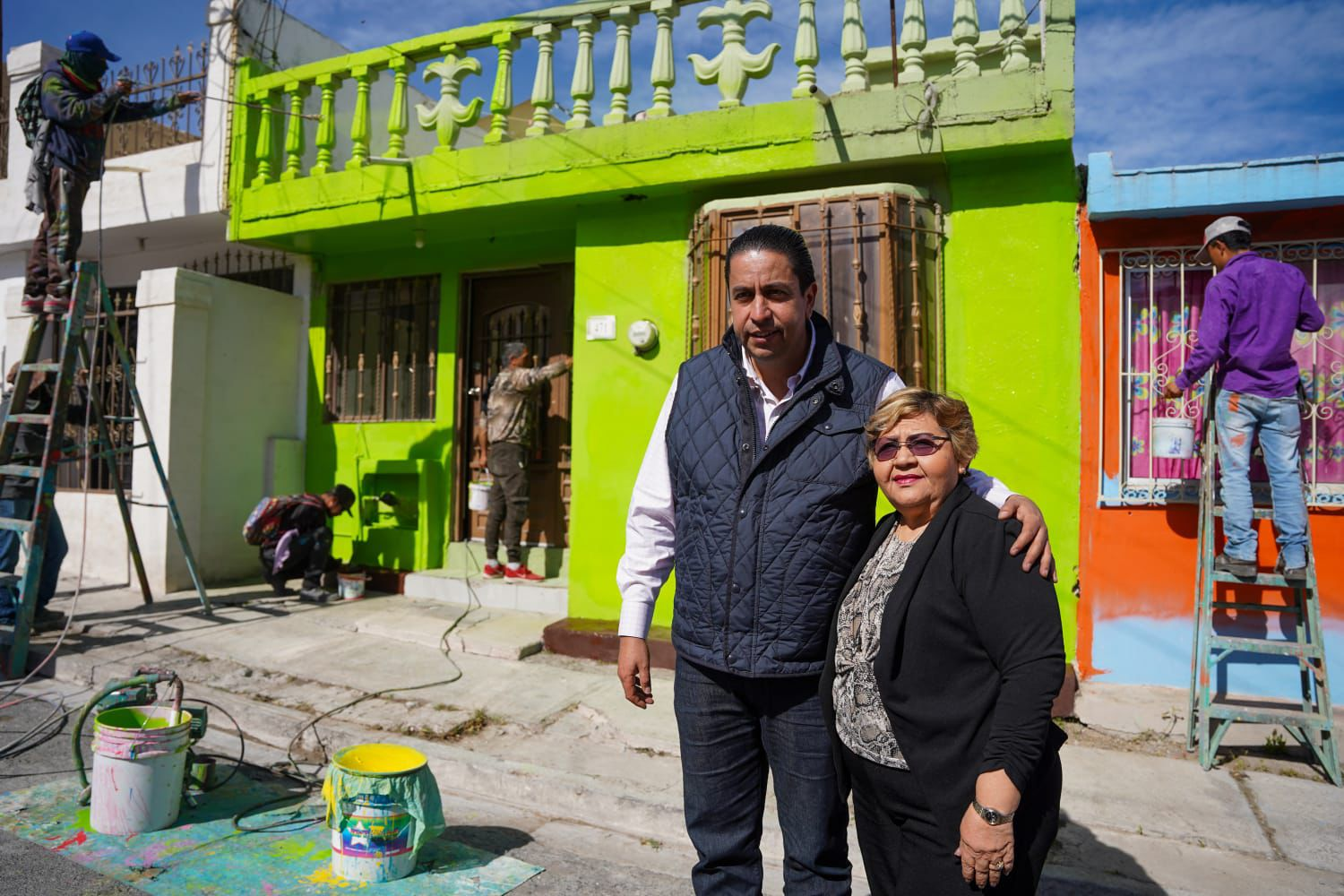 SUPERVISAN COLOCACIÓN DE PINTURA EN LA FIDEL VELÁZQUEZ