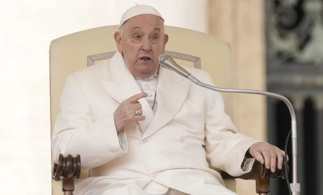 El Papa no piensa renunciar, aún tiene “muchos proyectos por realizar”, dice en autobiografía