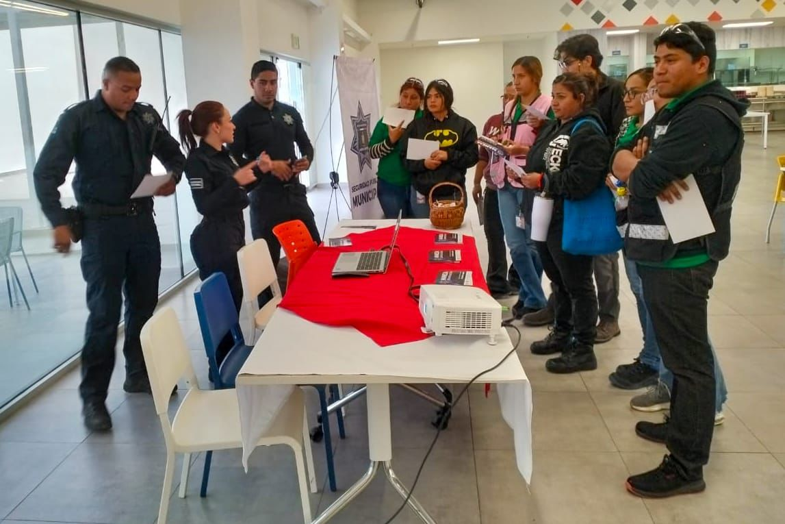 POLICÍA MUNICIPAL CONTINÚA CON CAMPAÑA DE PREVENCIÓN DE ACCIDENTES VIALES ENTRE TRABAJADORES