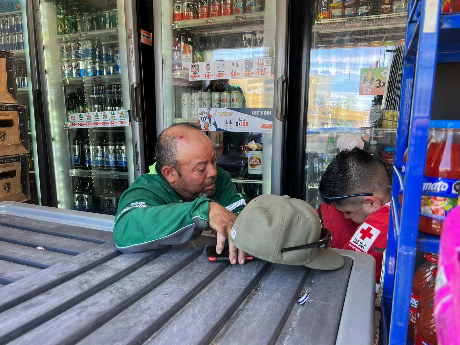 Se defienden a botellazos repartidores de cerveza