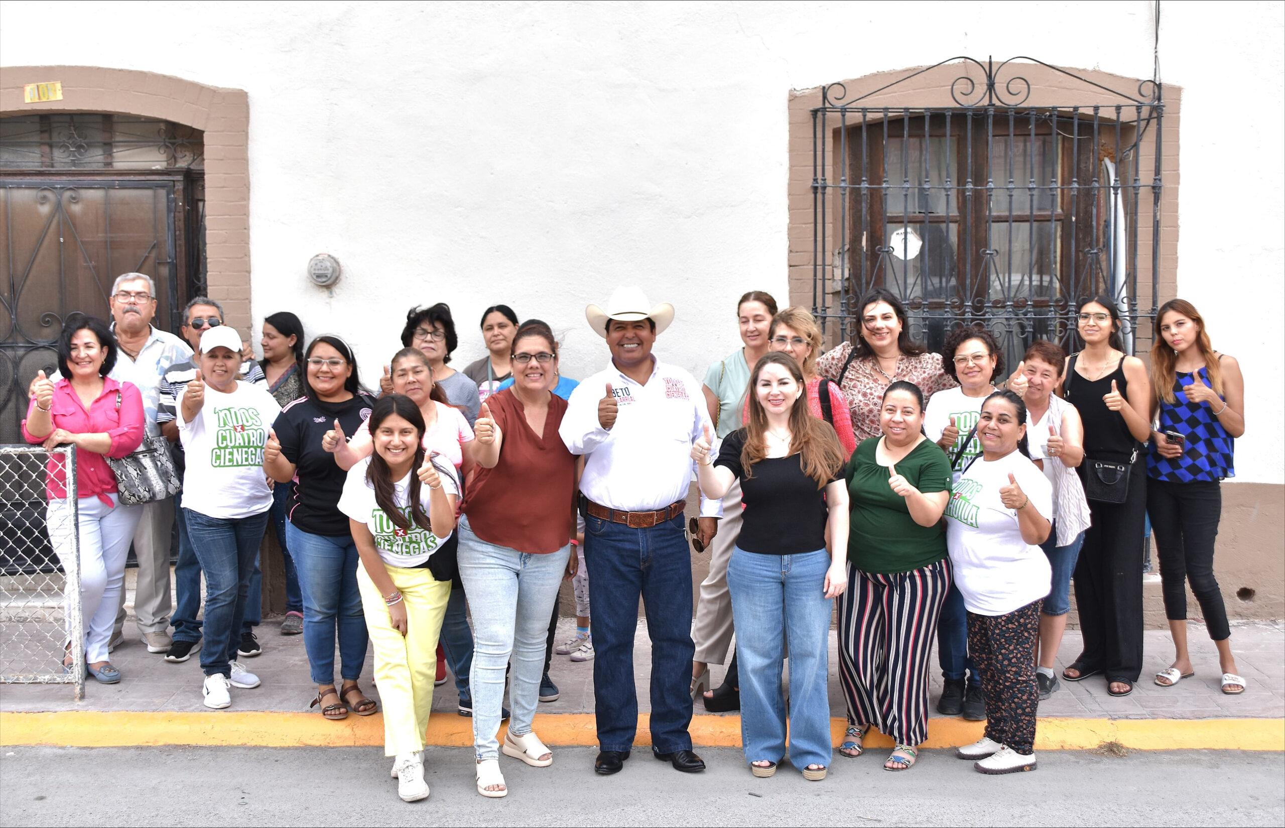 Se reúne Beto Villareal con mujeres de 4 Ciénegas