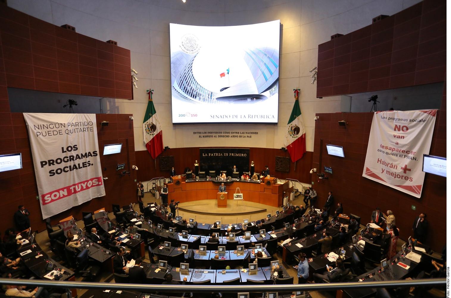 Chocan en Senado por apoyos sociales