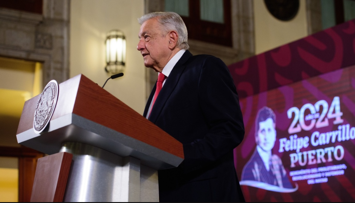 Presume AMLO obras en veda electoral