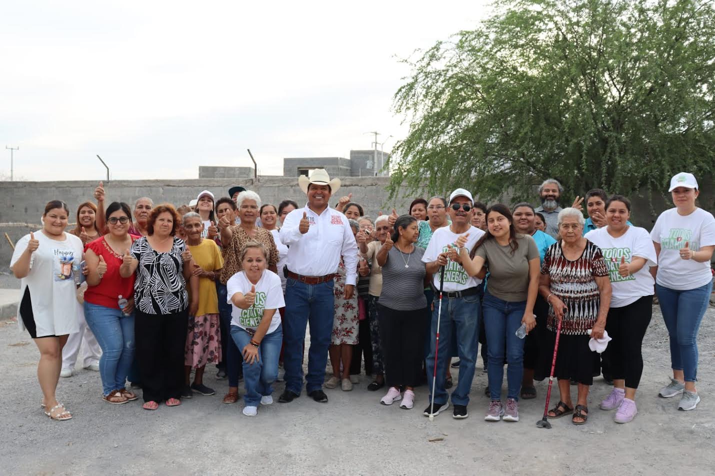 Visita Beto Villarreal la colonia Carranza