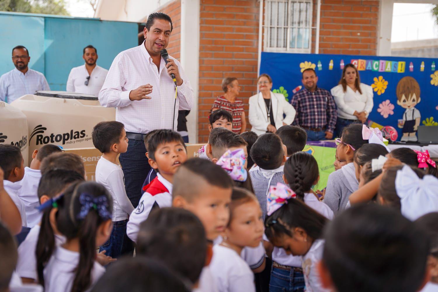 Fortalece alcalde a jardín de niños