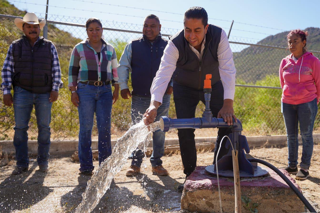En la comunidad rural de Santo Domingo Chema instala paneles solares