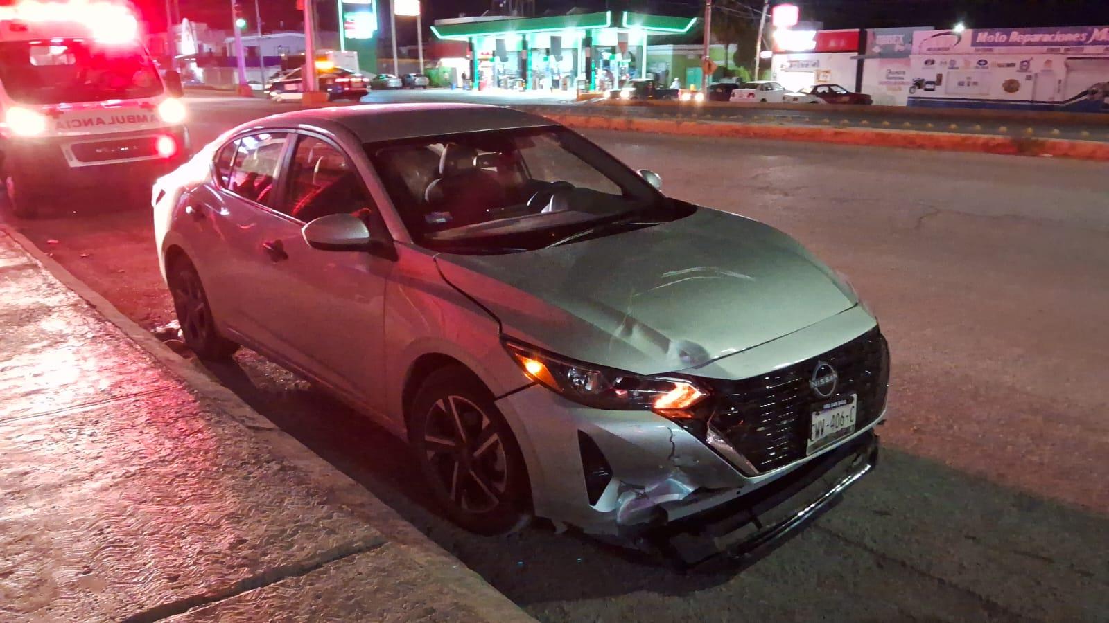 Resulta grave mujer tras desigual choque