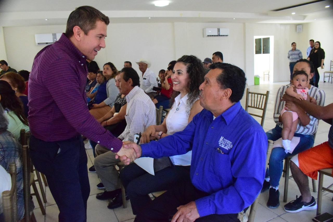 Reciben escrituras 26 familias de SB