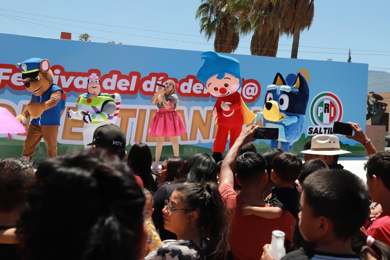 Disfrutan pequeños en Divertilandia