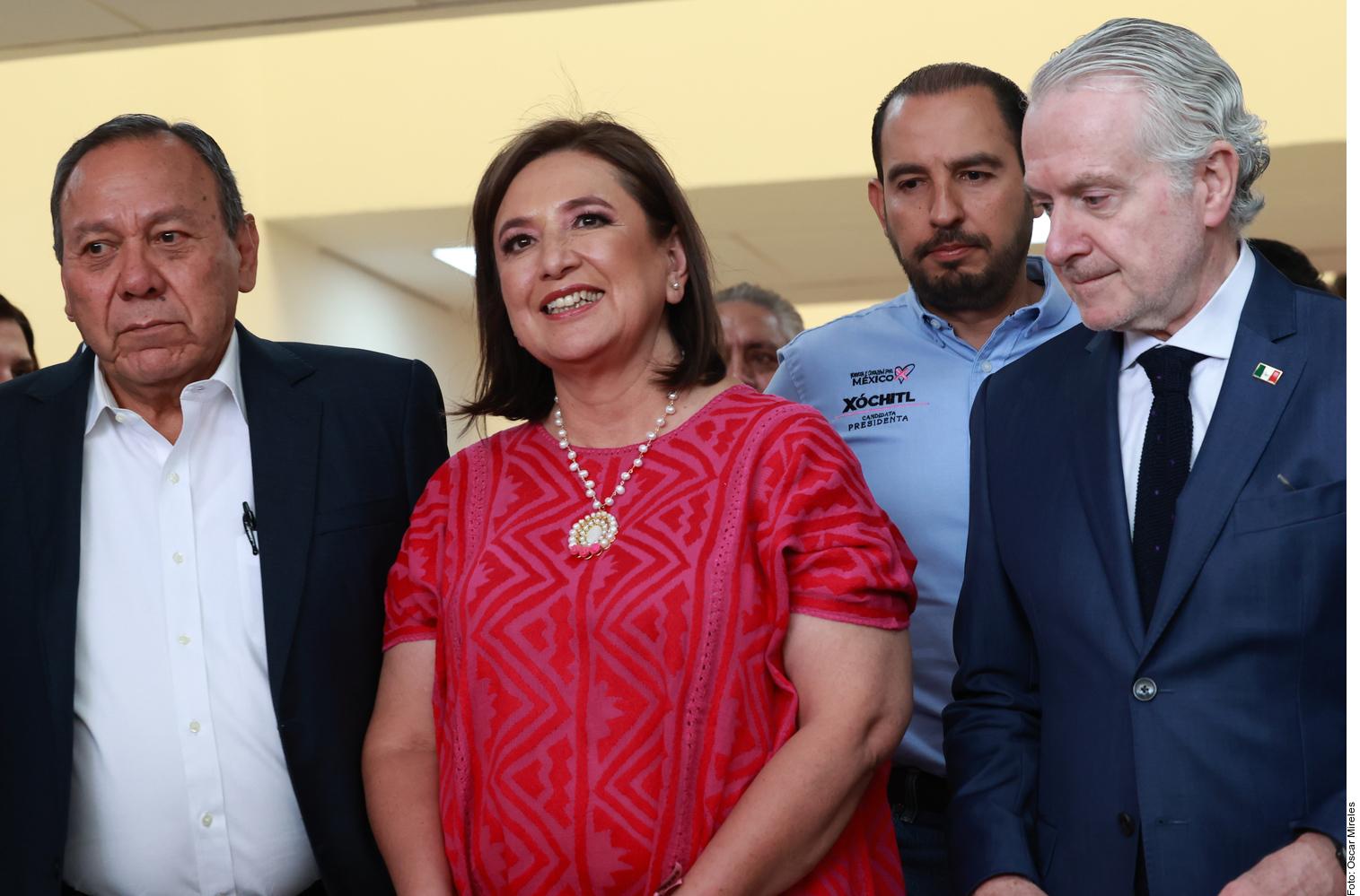 Xóchitl Gálvez pide al INE que se cancelen las ‘mañaneras’ de AMLO