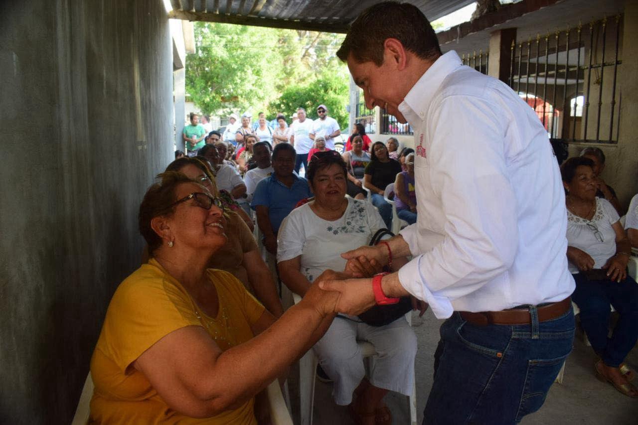 Respaldan a Hugo maestros jubilados